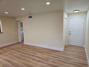 2627 NW 33rd St in Oakland Park, FL - Building Photo - Building Photo