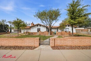 1639 Scenic Dr in Santa Clara, UT - Building Photo