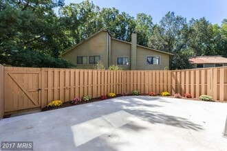 5735 Nordeen Oak Ct in Burke, VA - Building Photo - Building Photo
