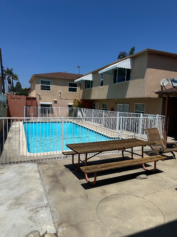 property at 916 N Market St