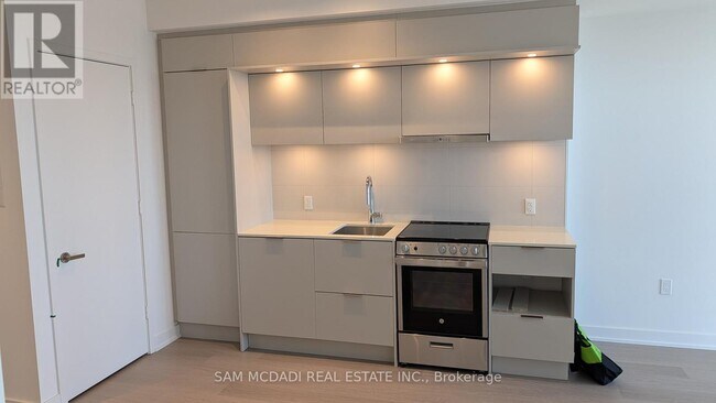 property at 448 Burnhamthorpe Rd W