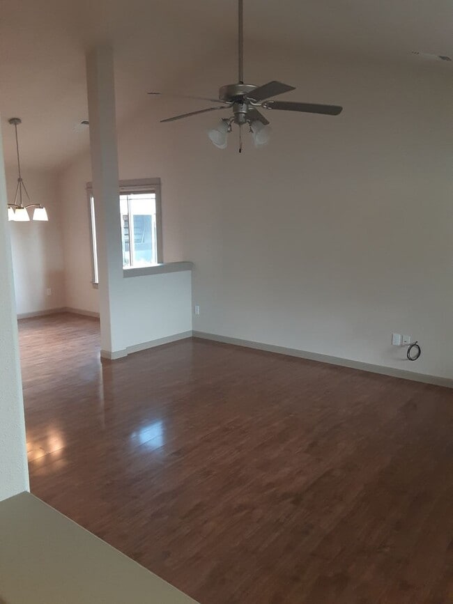 18704 N Poe Valley Rd in Klamath Falls, OR - Building Photo - Building Photo