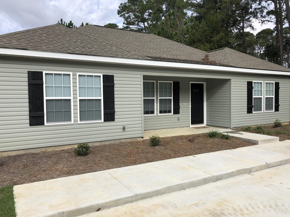 1224 Westover Rd in Tifton, GA - Building Photo