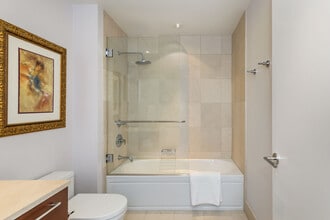 301 Mission St, Unit 40D in San Francisco, CA - Building Photo - Building Photo