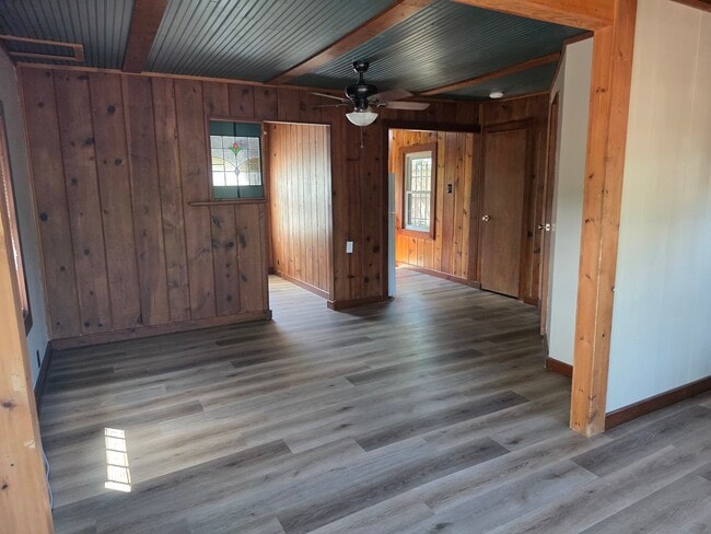 237 Benton Ave in Rockaway Beach, MO - Building Photo - Building Photo