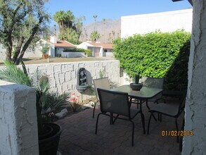 2156 N Sunshine Cir in Palm Springs, CA - Building Photo - Building Photo