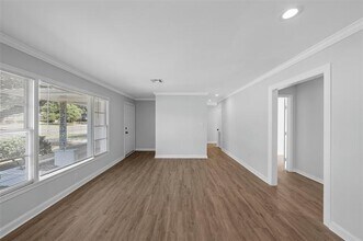 2416 Lake Air Dr in Waco, TX - Building Photo - Building Photo