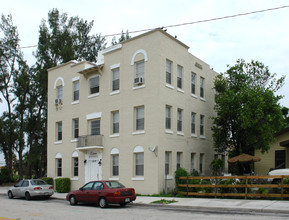 Mirian Apartments in West Palm Beach, FL - Building Photo - Building Photo