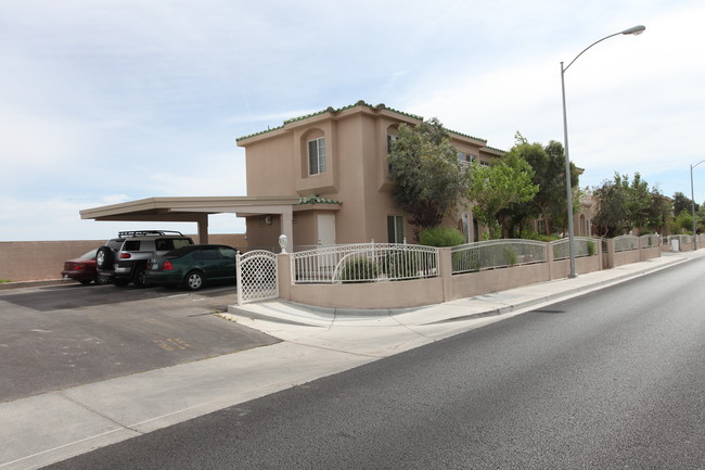 Sunset Apartments in Las Vegas, NV - Building Photo - Building Photo