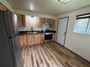 200-204 14th Ave SE in Albany, OR - Building Photo - Building Photo