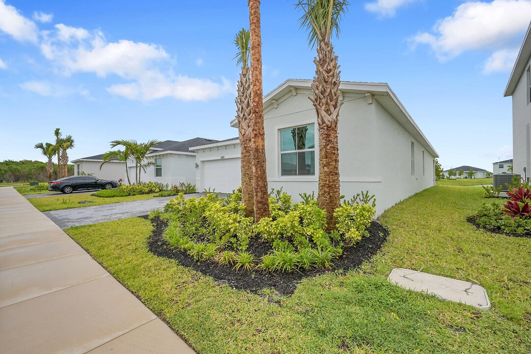 3501 Harborside Ave in Fort Pierce, FL - Building Photo