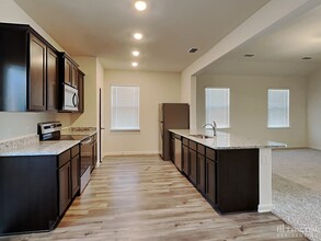 194 Switchback Hl Rd in Newark, TX - Building Photo - Building Photo
