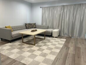 429 E Providencia Ave, Unit F in Burbank, CA - Foto de edificio - Building Photo