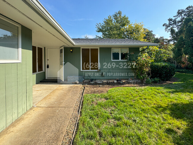 2125 Trillium St in Eugene, OR - Foto de edificio - Building Photo