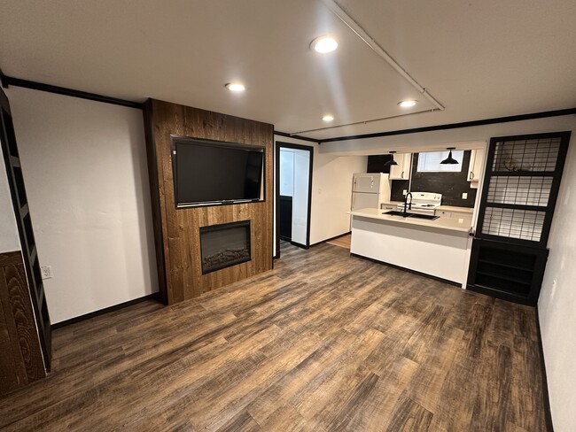 800 Main St, Unit D - Basement in Neenah, WI - Building Photo - Building Photo