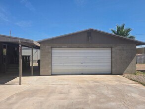725 Tiger Lilly Ln in Bullhead City, AZ - Building Photo - Building Photo