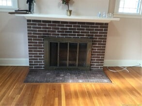 42 Quaker Ln S in West Hartford, CT - Building Photo - Building Photo