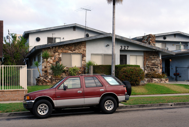 327 E Tamarack Ave in Inglewood, CA - Building Photo - Building Photo