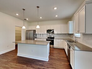 1133 Walden Pond Dr in Plant City, FL - Building Photo - Building Photo