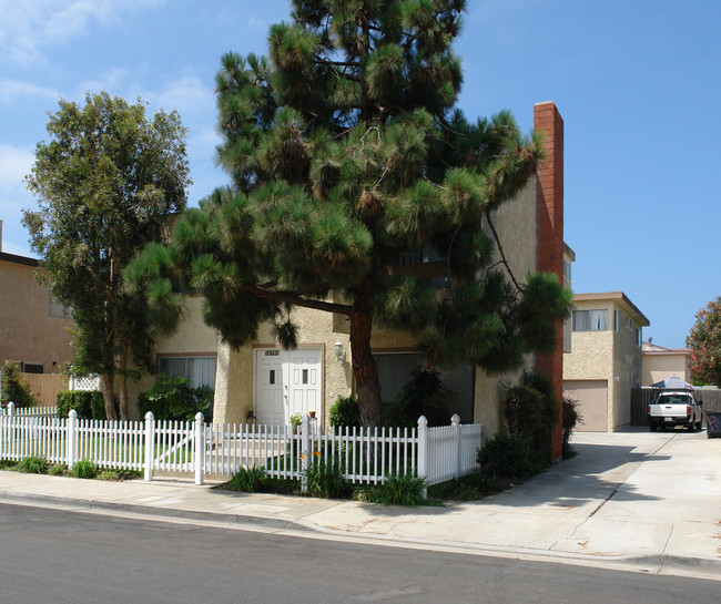 16781 Hoskins St in Huntington Beach, CA - Building Photo - Building Photo