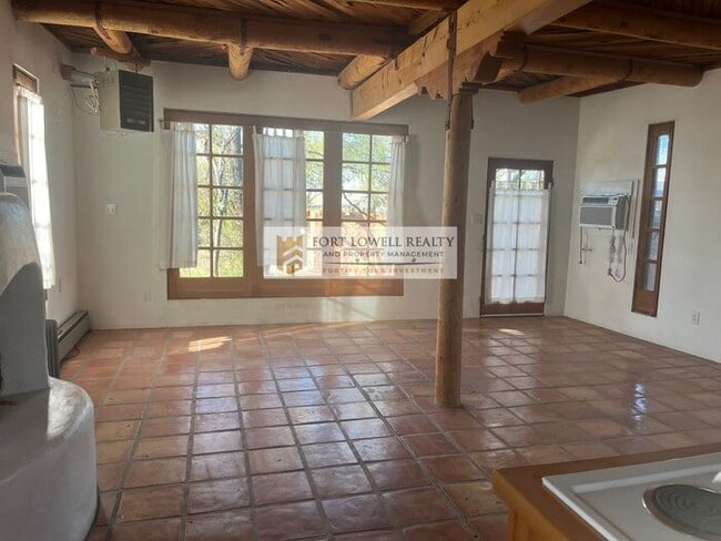 2747 S Kinney Rd in Tucson, AZ - Foto de edificio - Building Photo