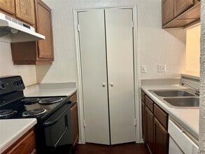 409 Crestline Dr in Arlington, TX - Building Photo - Building Photo