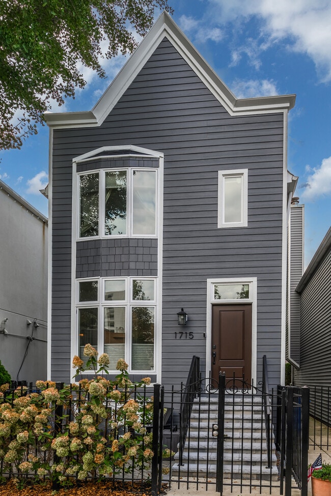 property at 1715 W Wabansia Ave
