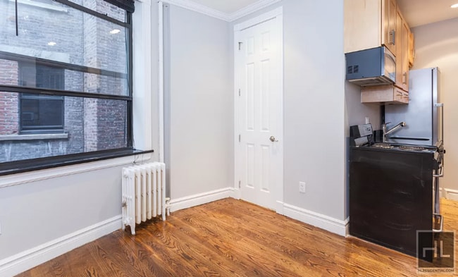 East 35th Street, Unit 35 in New York, NY - Building Photo - Building Photo