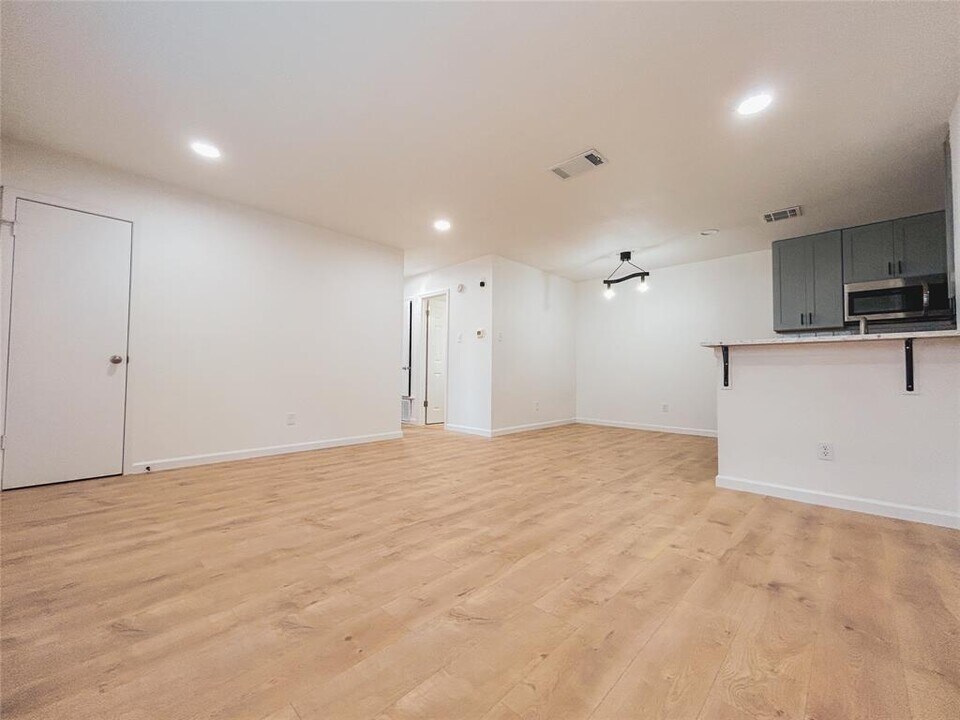 1815 Gracy Farms Ln in Austin, TX - Building Photo