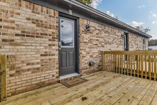 7203 Mobile Hwy in Pensacola, FL - Building Photo