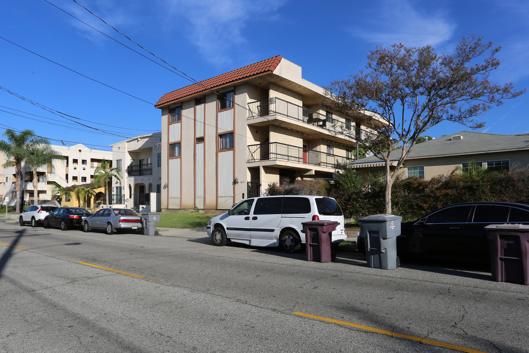 615 E Lomita Ave in Glendale, CA - Building Photo