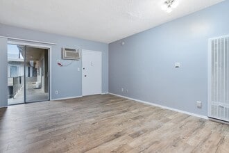 1215 N McCadden Pl in Los Angeles, CA - Foto de edificio - Building Photo