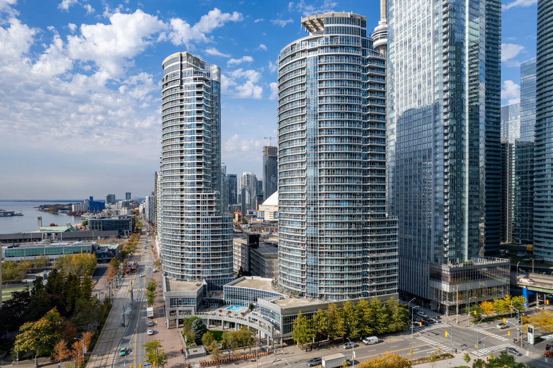 Waterclub Condo in Toronto, ON - Building Photo