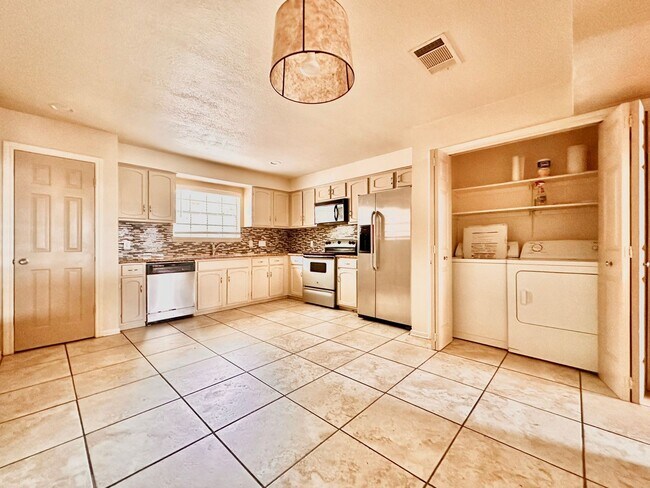 2106 Kipling Dr in Austin, TX - Building Photo - Building Photo