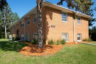 Skillman Flats in Roseville, MN - Building Photo