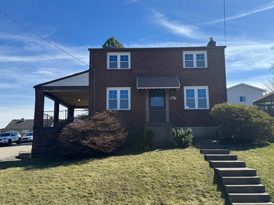 801 Broadway Ave in East Mckeesport, PA - Building Photo