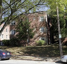 4569 MacArthur Blvd NW in Washington, DC - Building Photo