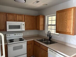 122 Hornby Cir in Goose Creek, SC - Building Photo - Building Photo