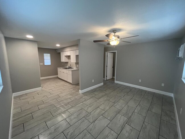 property at 1108 W Lime St