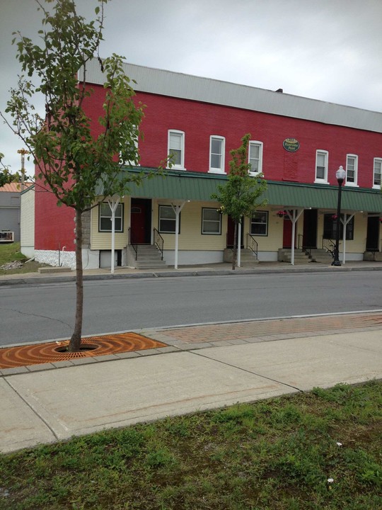 Riverview Point in Black River, NY - Building Photo