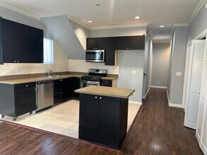 14343 Tiara St, Unit 2 in Van Nuys, CA - Building Photo - Building Photo