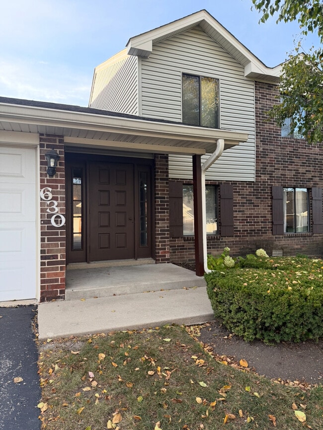 630 Cross Creek Dr N in Roselle, IL - Building Photo - Building Photo