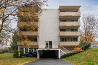 Lakeside Terrace in Bethesda, MD - Building Photo - Building Photo