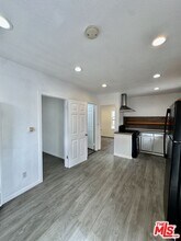 523 1/2 W 56th St in Los Angeles, CA - Building Photo - Building Photo