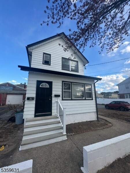 282 Green Ave in Lyndhurst, NJ - Building Photo