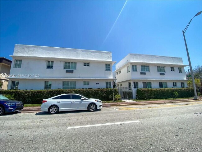 8415 Harding Ave in Miami Beach, FL - Building Photo - Building Photo