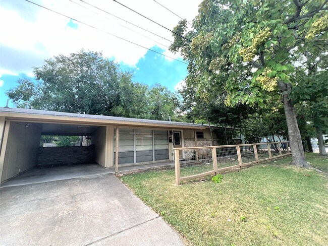5011 Finley Dr in Austin, TX - Building Photo - Building Photo