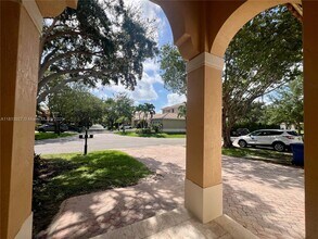 16020 SW 91st Ct in Palmetto Bay, FL - Building Photo - Building Photo