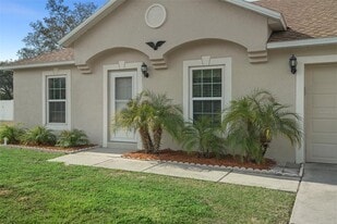 12255 Linden Dr in Spring Hill, FL - Building Photo