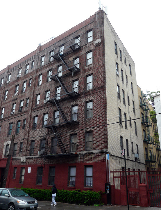 2755 Morris Ave in Bronx, NY - Building Photo